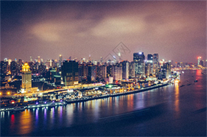 夜游滨江大道：浪漫散步好去处